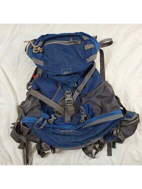 REI Passage 40 Backpack Blue Hiking Lightweight Daypack Adjustable Camping
